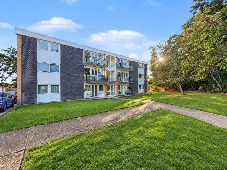 3 Bedroom Flat - Stoke Poges