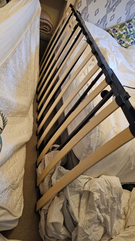 Single mattress and trundle bed frame