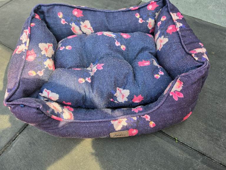 Joules dog bed small