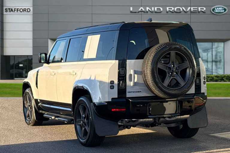 2025 Land Rover Defender 110 3.0 D250 MHEV X-Dynamic SE Auto 4WD Euro 6 (s/s) 5dr SUV Automatic