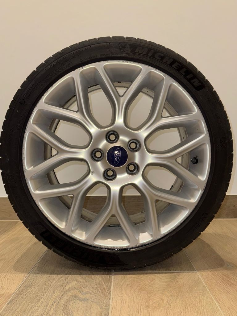 image for Ford Focus ST-Line 17” Alloys Wheels & Michelin Pilot Sport 4 Tyres 235/40 R18 95Y XL