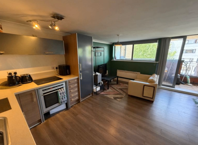 Modern Studio Flat | Furnished | Parking | Fitted Kitchen | Francis Road, Birmingham City Centre-B16
