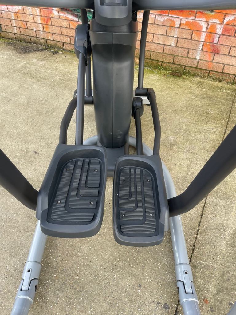 Matrix E3x Commercial Cross trainer     Delivery £75