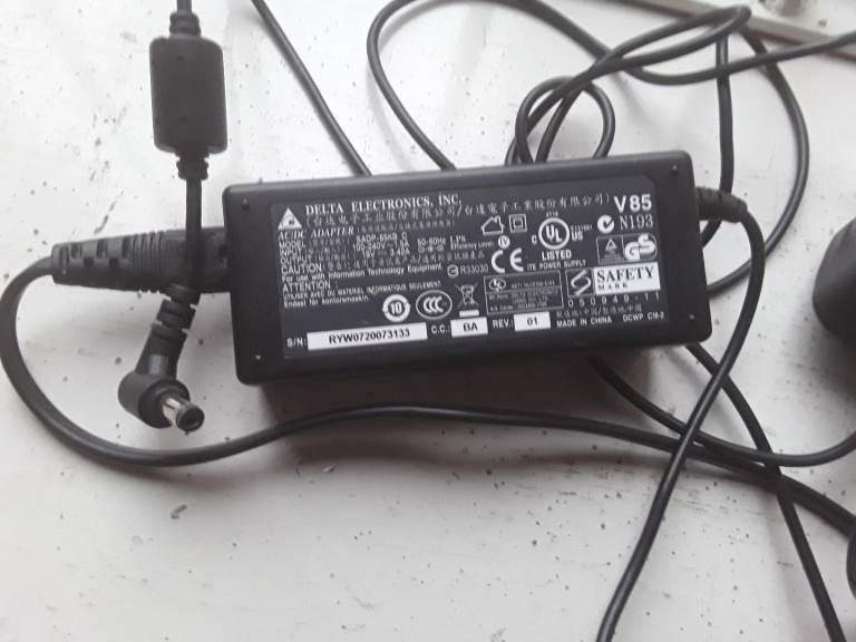 Delta Electronic inc AC,DC adapter 19V, 3.42A