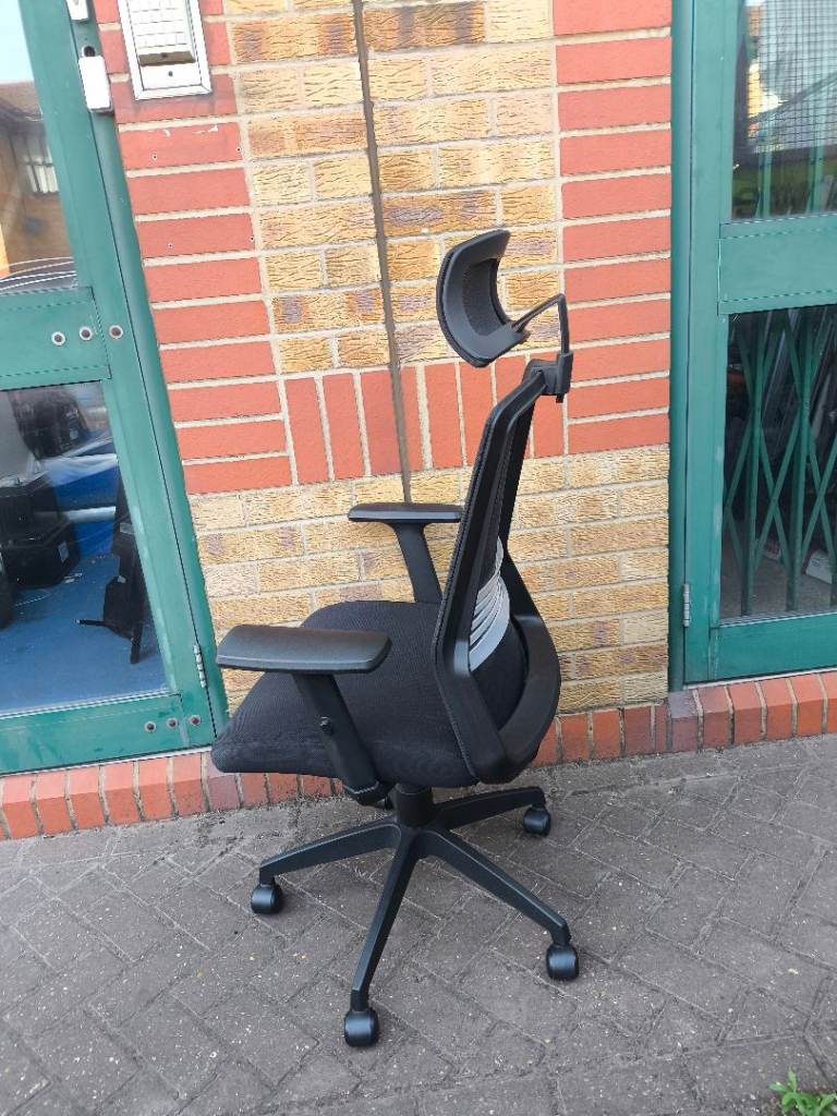 Black Ergonomic Office Chair with Headrest – Good Condition
