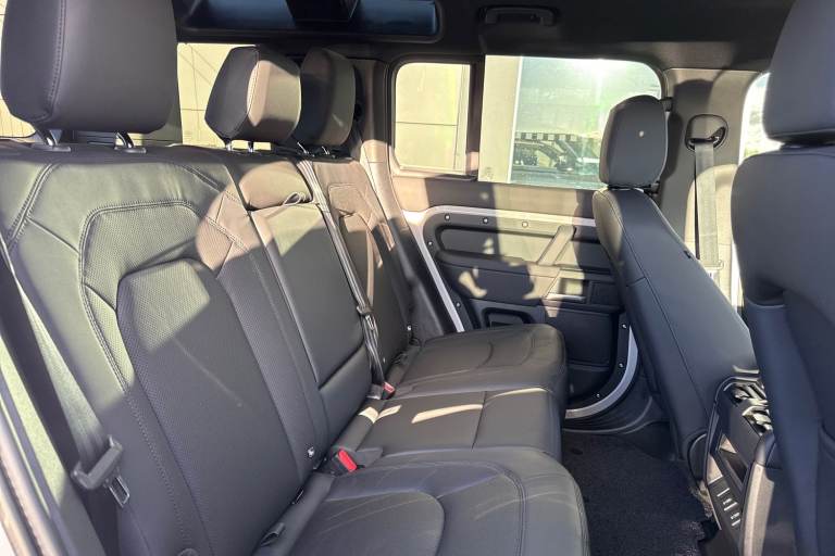 2025 Land Rover Defender 110 3.0 D250 MHEV X-Dynamic SE Auto 4WD Euro 6 (s/s) 5dr SUV Automatic