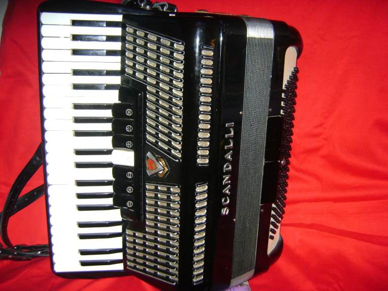 Scandalli 120 bass accordion / accordian