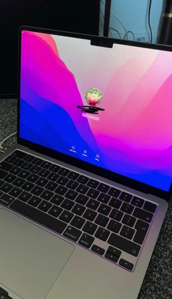 MacBook Air M2 (2022) - Silver, 8GB RAM, macOS Monterey