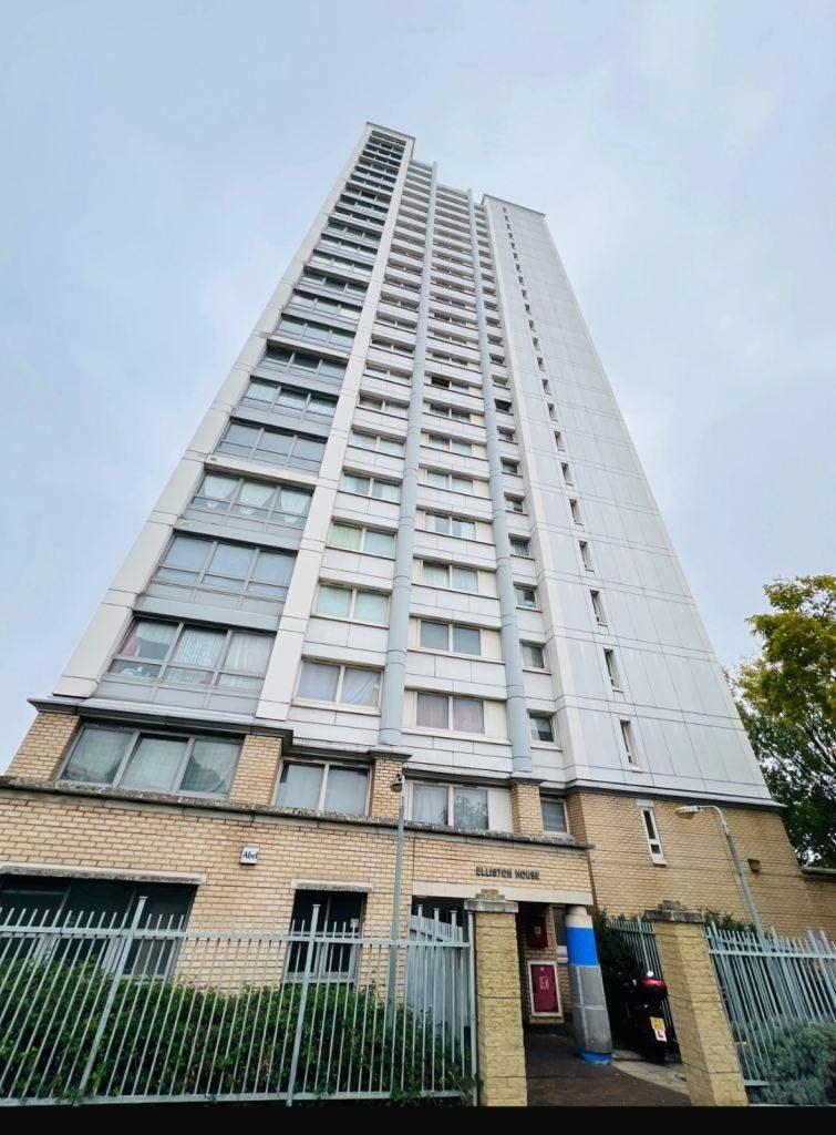 Spacious and Cosy 3 Bed Flat available for Rent in - SE18 6QF