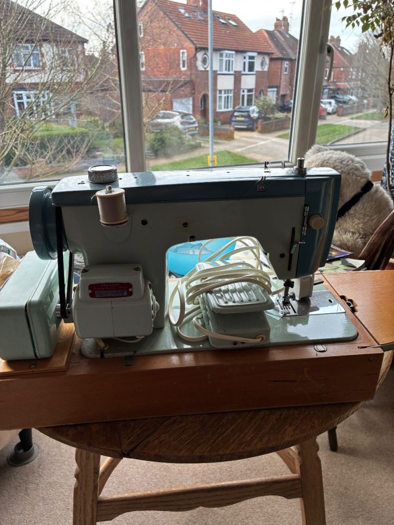 Jones electric sewing machine 