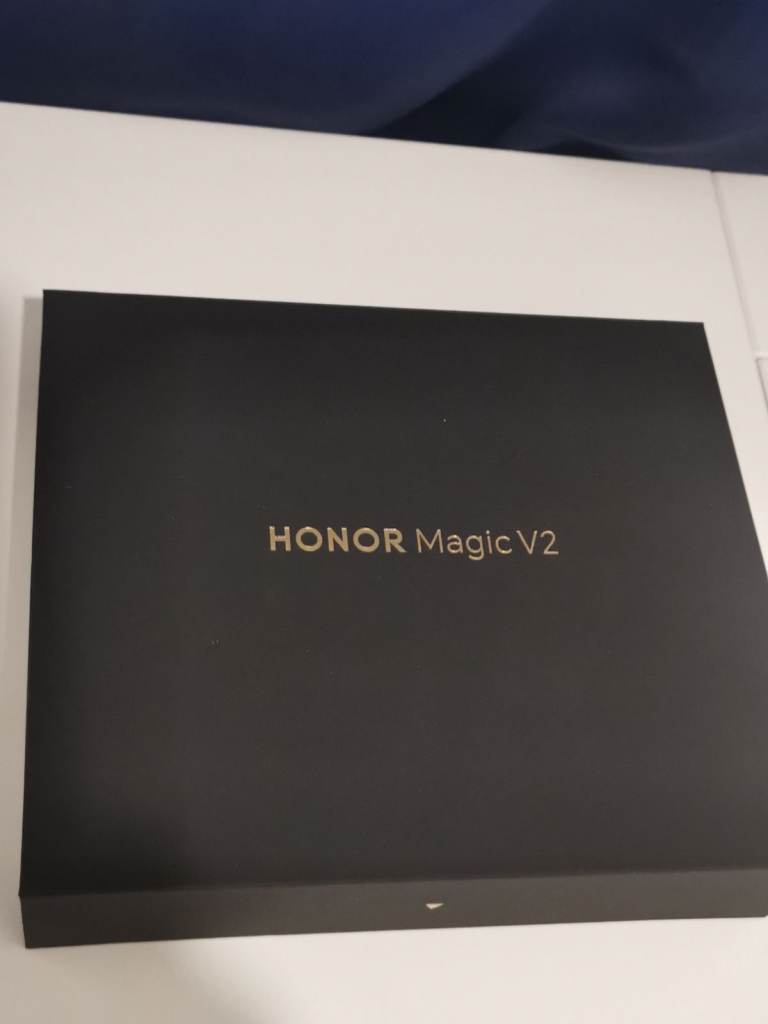 Honor Magic v2 
