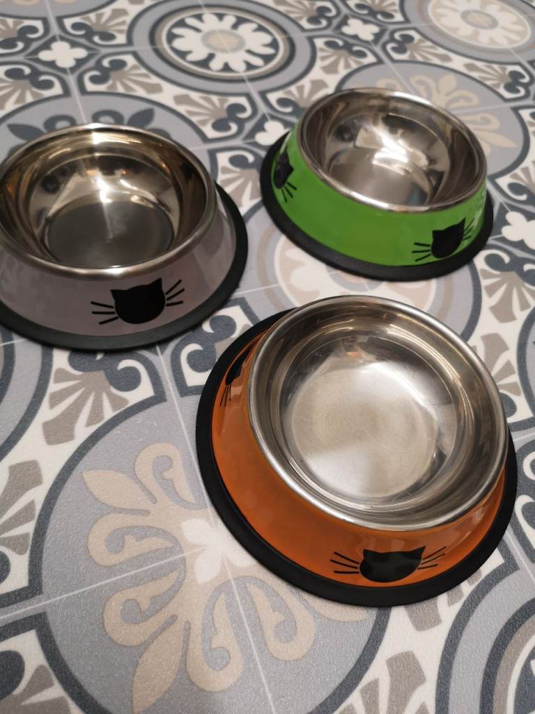 3x Stainless Steel Non-Slip Cat Bowls – Excellent Condition. 