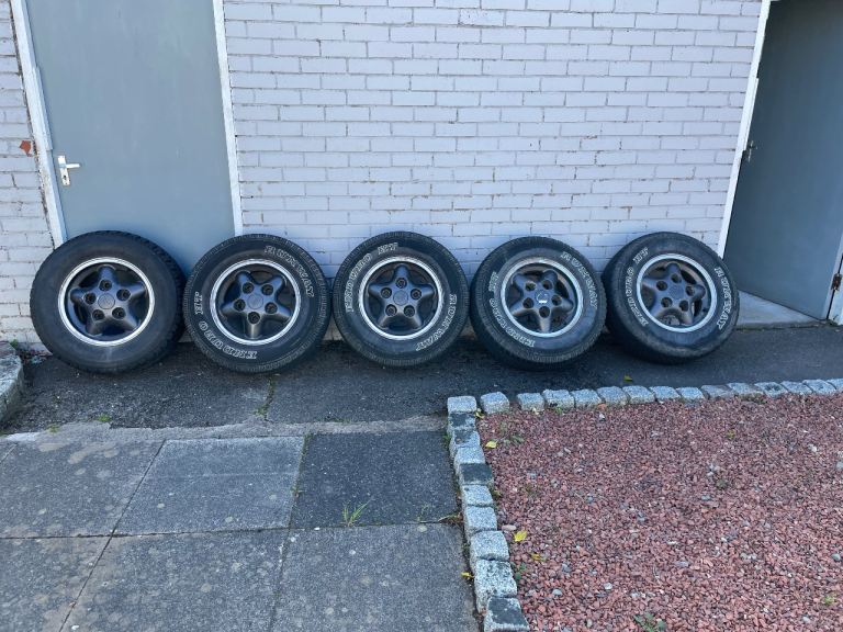 Land Rover alloys and tires