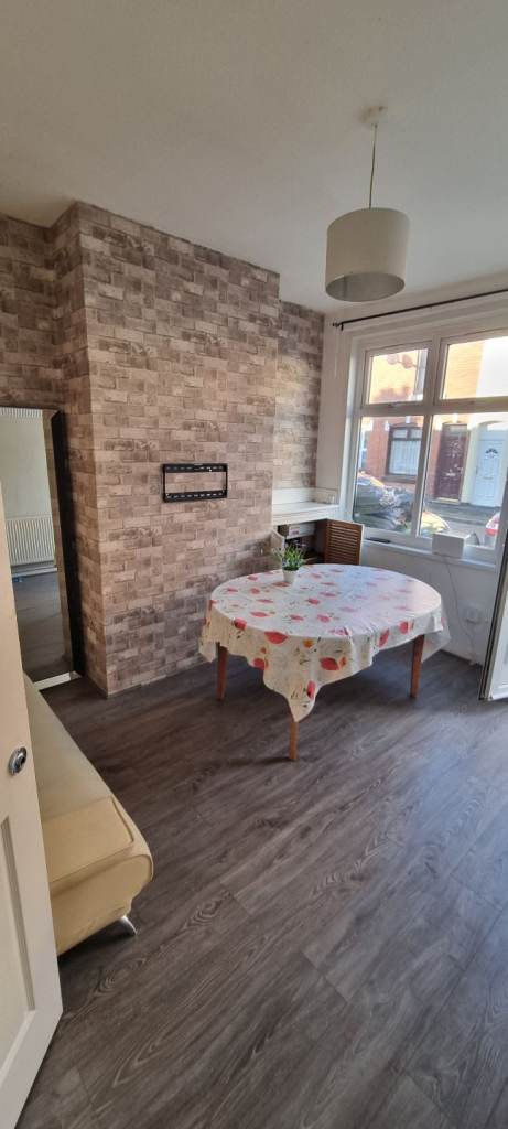 2 BED HOUSE £850PM. MINER STREET, WALSALL 