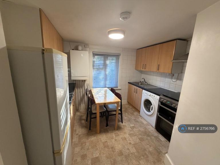 3 bedroom flat in Argyle Road, London, N17 (3 bed) (#2756766)