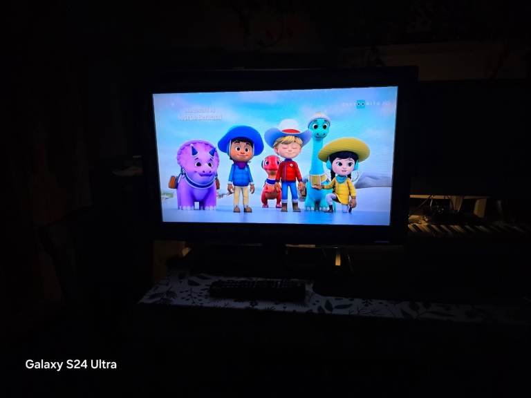 LG 26-inch LCD TV Model 26LD350 – Good Condition