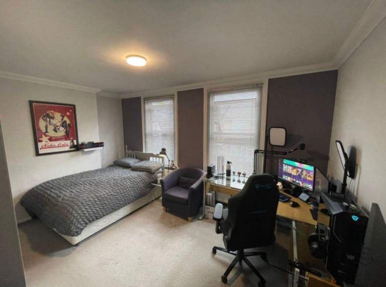 Large Double in furnished property. £900 including bills