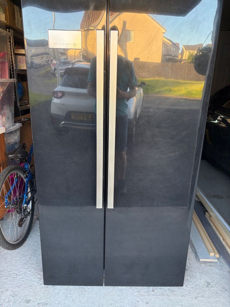 Beko American Style Fridge Freezer – Black