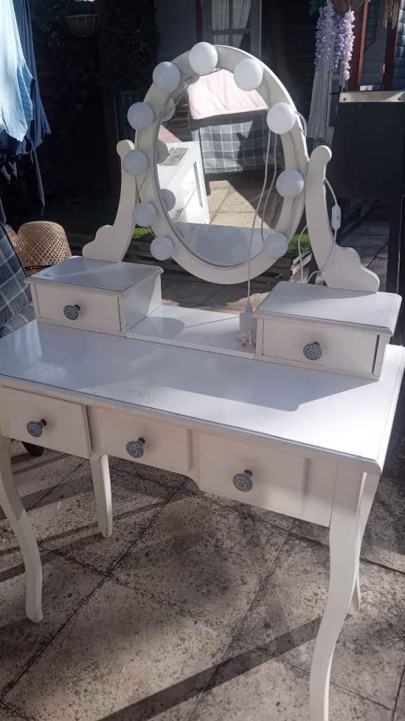 White Dressing Table with Light-Up Mirror – Good Condition, £30.00 for Sale