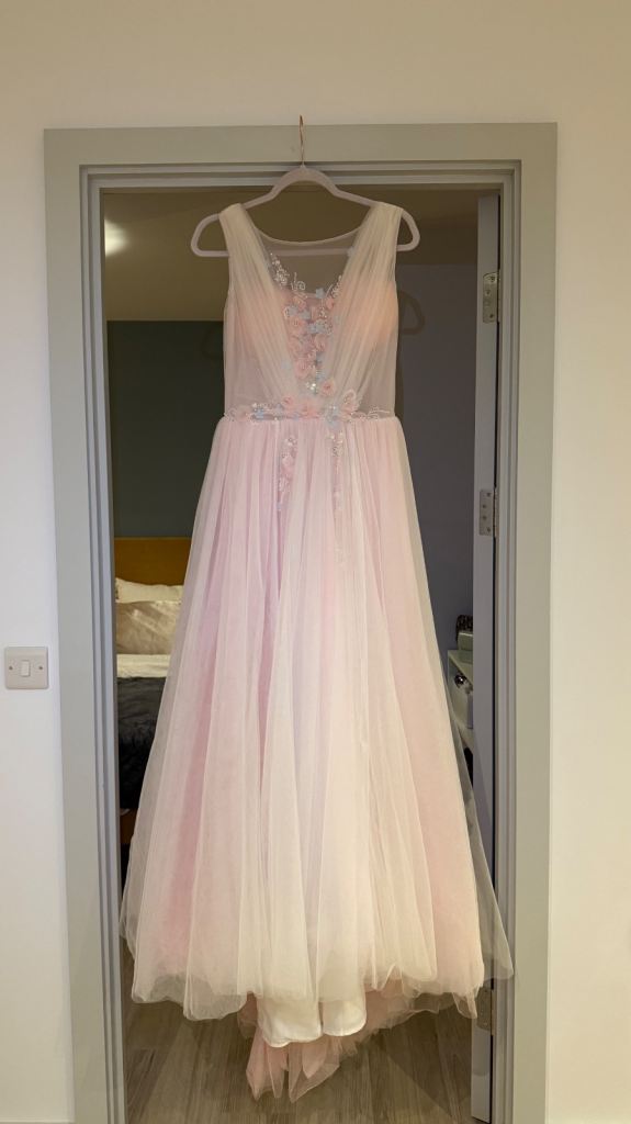 Wedding dress size 6- New without tag