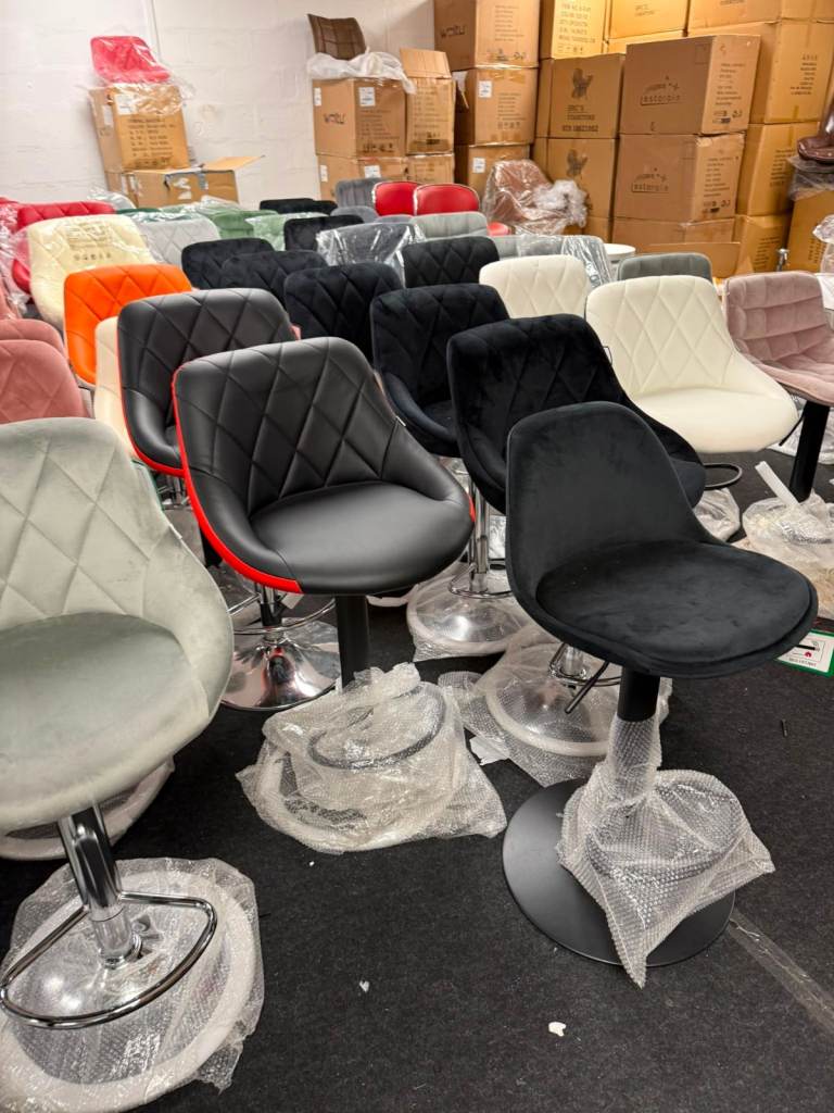 Modern Diamond-Tufted Swivel Bar Stools – Velvet & Faux Leather Counter Height Chairs