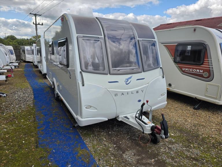 2017 Bailey Pegasus Genoa 2 Berth End Washroom Caravan, Motor Mover