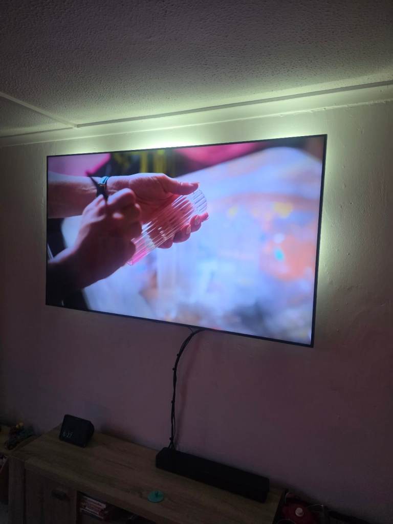 Samsung UE75AU7100K 7 Series - 75" LED-backlit LCD TV - 4K