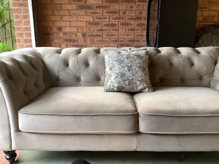 Chesterfield lovely matte velvet sofa