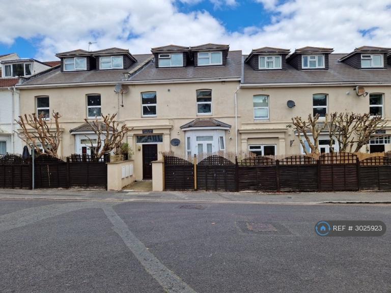 3 bedroom flat in Newgate Lodge, Bournemouth, BH2 (3 bed) (#3025923)
