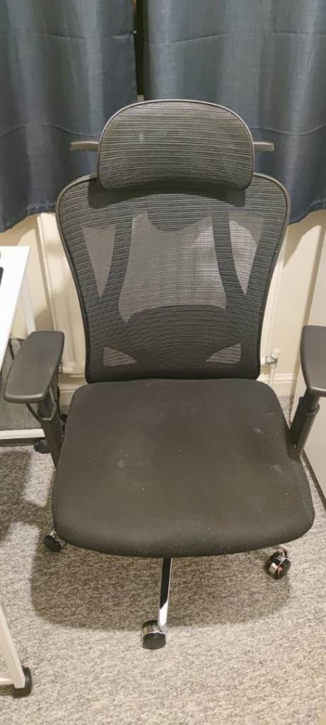 image for Ergonomic mesh office chair with headrest – adjustable – read description