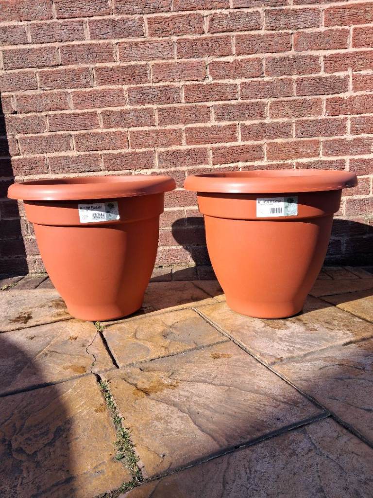 PLANT POTS - UNUSED LARGE PAIR
