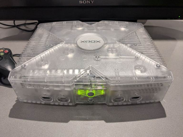 Xbox Crystal with Sony Bravia, 11 games, 2 controllers