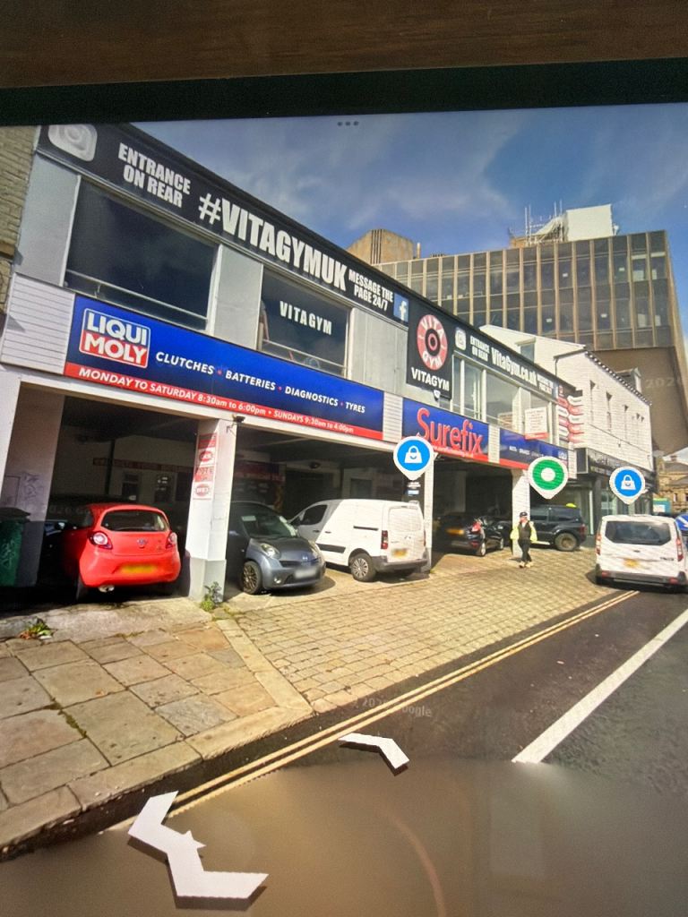 Showroom and warehouse Rent