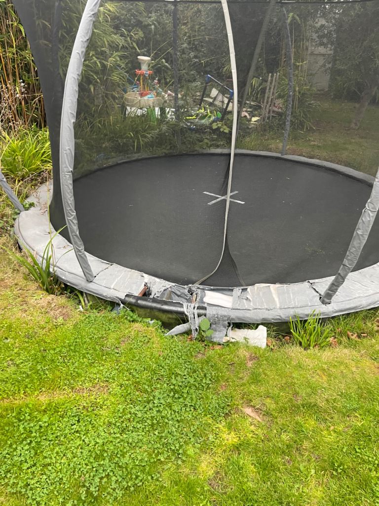 In ground trampoline 