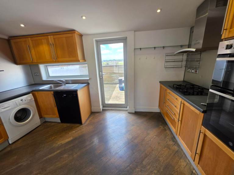 Amazing 2-Bed Penthouse – Split Over Two Floors – SE15 – Available Now