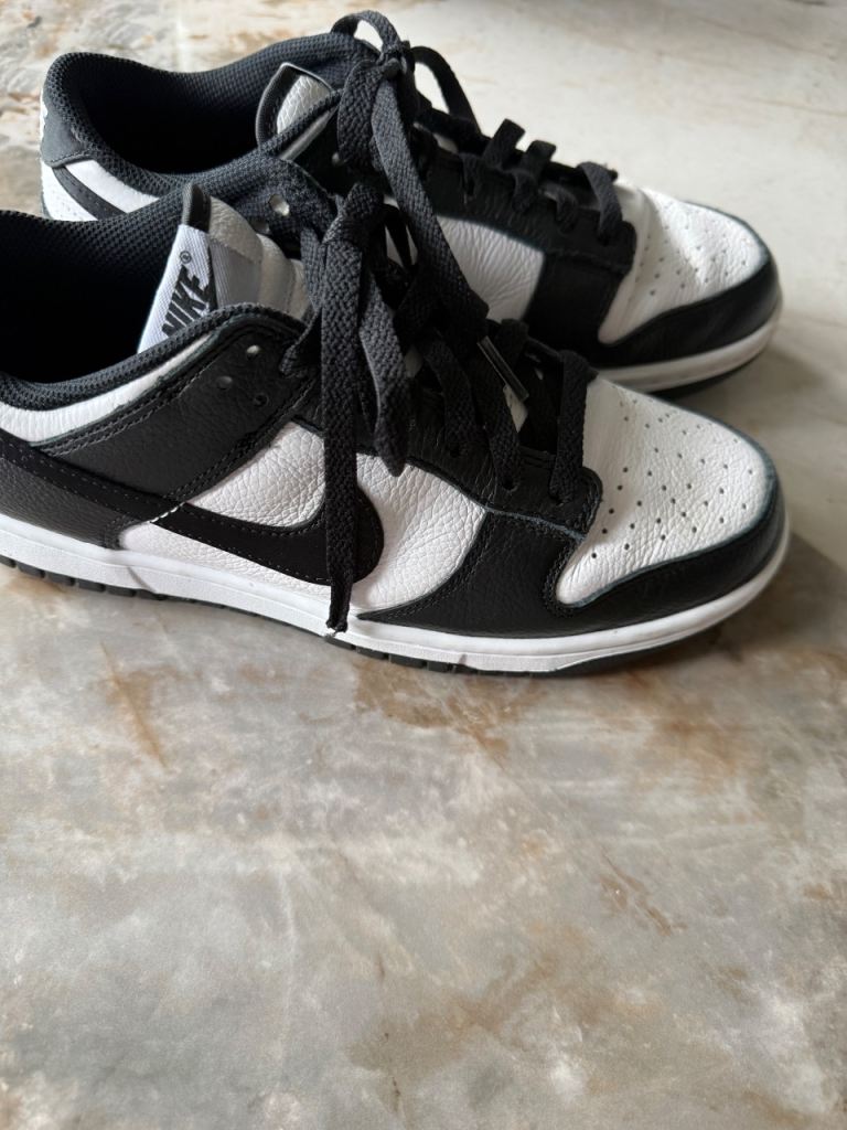 Ladies size 6 low dunk Nike Trainers.  