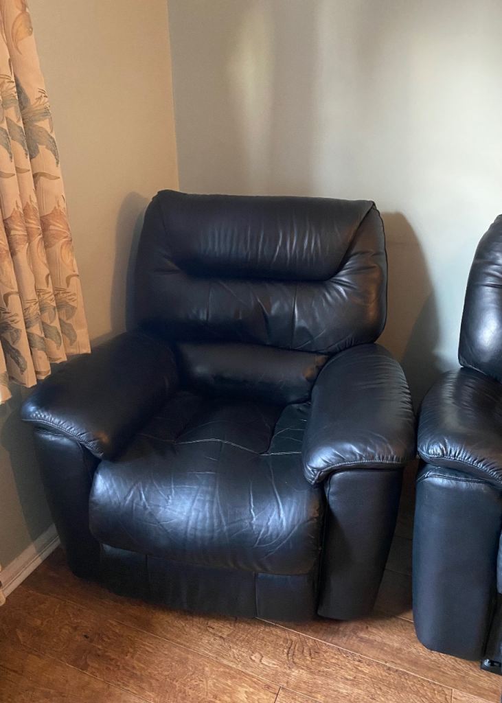 La-Z / Lazy Boy Black 3 Seater Sofa with Electric Reclining Arm Chair & Regular Arm Chair