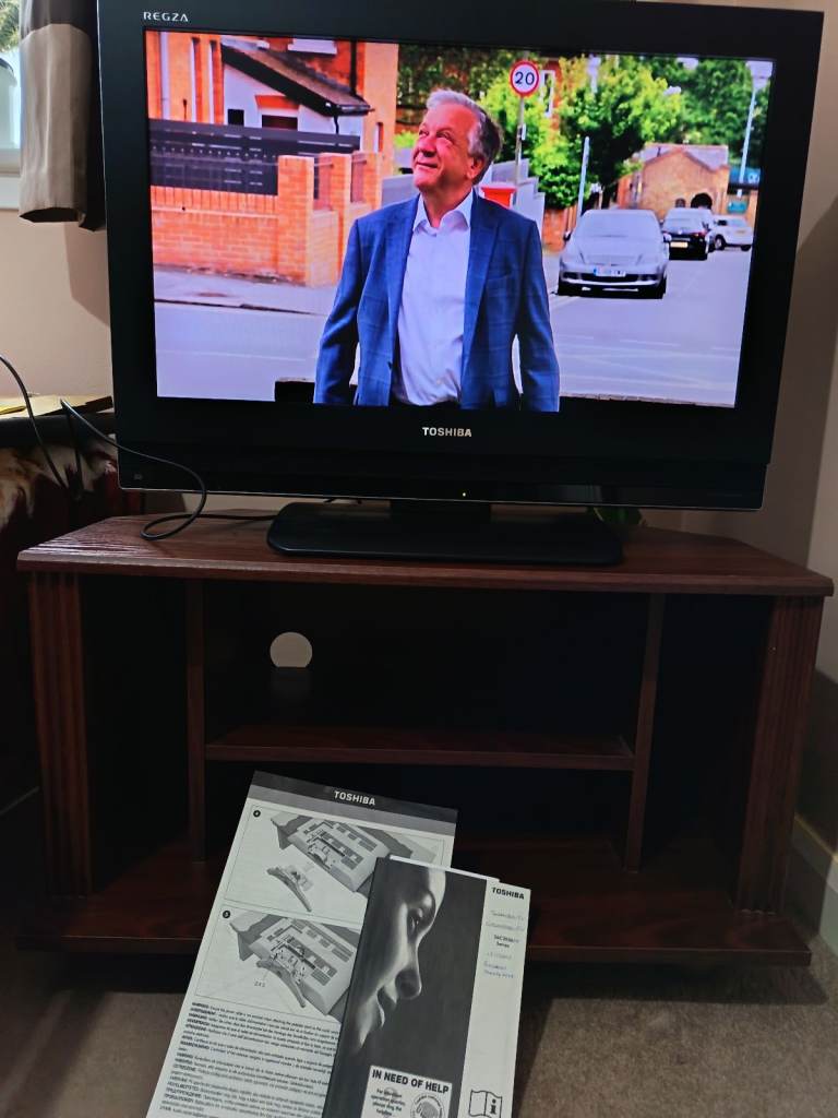 Toshiba 26C3030DB 26" TV + table and aerial £30 ono