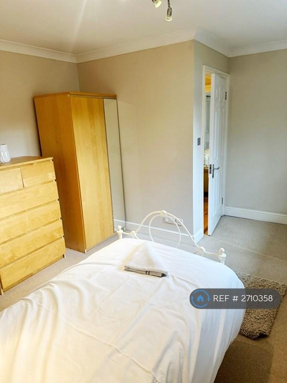 3 bedroom flat in Windsor Forest Court, Ascot, SL5 (3 bed) (#2710358)