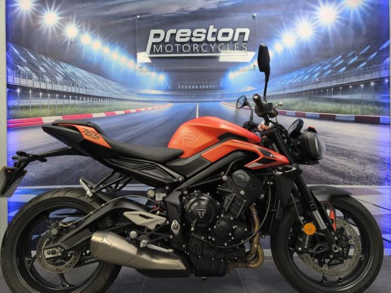 TRIUMPH STREET TRIPLE 765 R