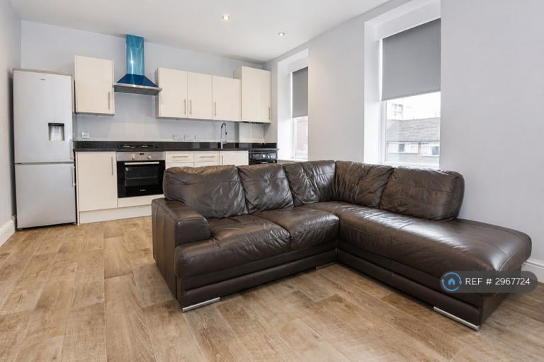 2 bedroom flat in Kingston Road, London, SW19 (2 bed) (#2967724)