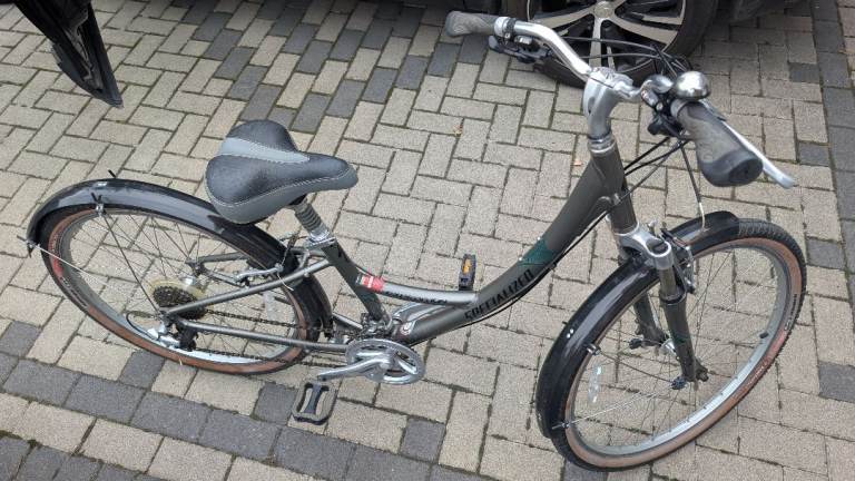 Very nice comfortable ladies bike