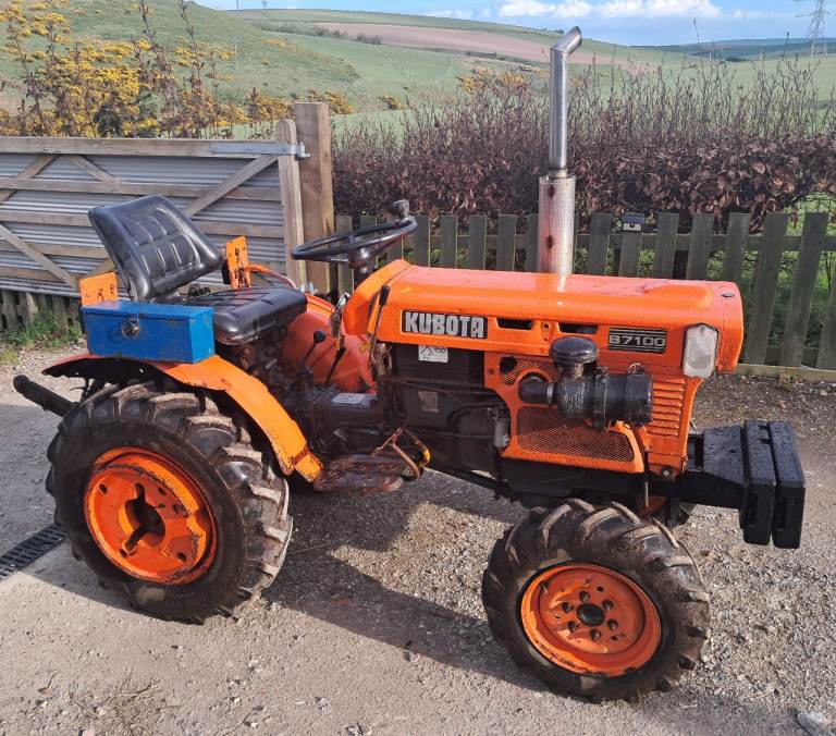 Kubota b7100d compact tractor