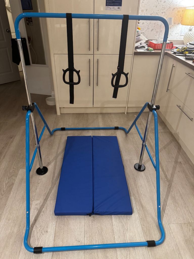 Gymnastics bar with rings