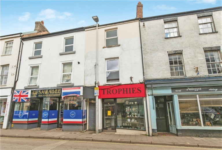 Retail Lock up shop -Cullompton Devon - £115/week- Flexi Terms -Direct Landlord