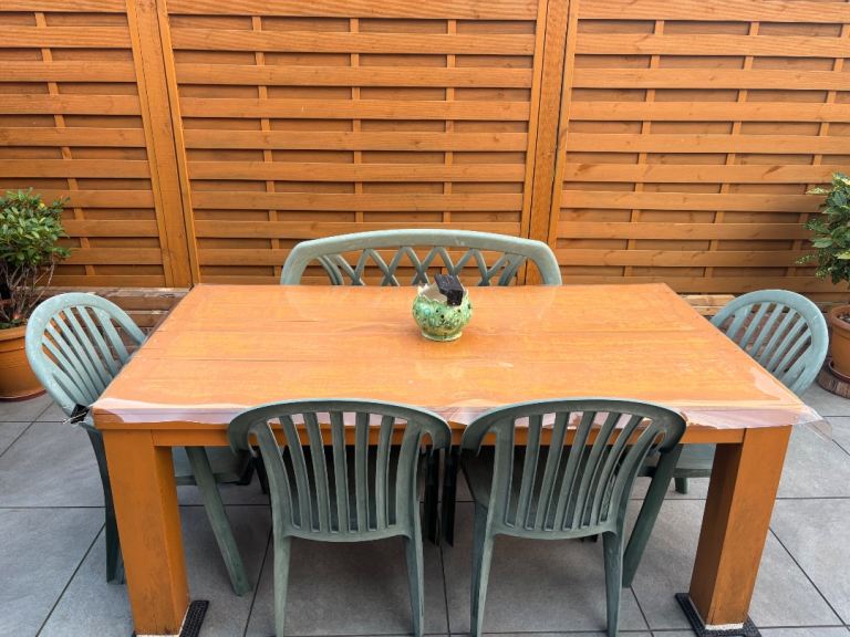 Outdoor Dining Table and Chairs Set – Good Condition