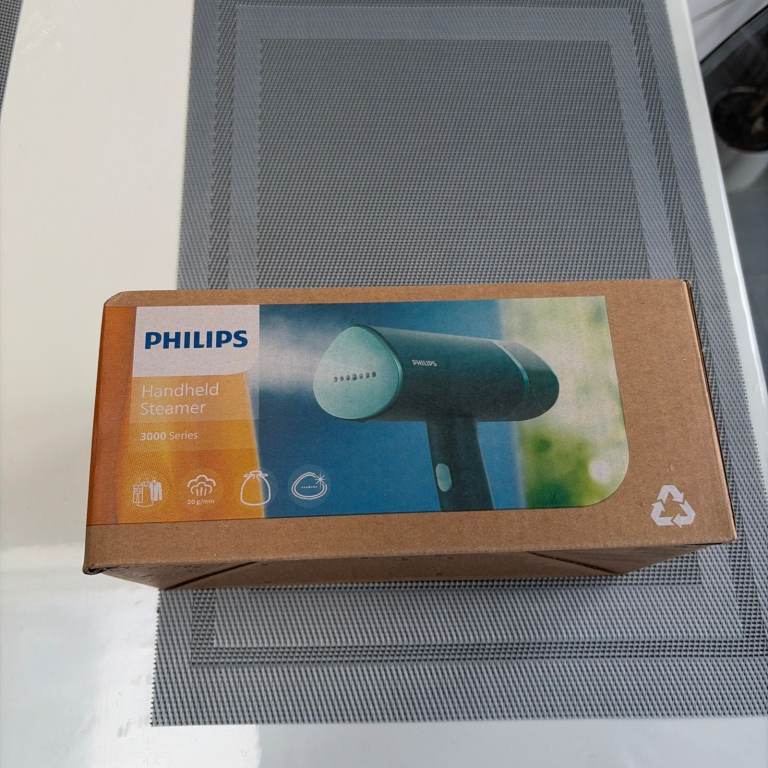 Philips 3000 Series Handheld Garment Steamer Folds for travelling Ready to use in seconds; 20 g/min