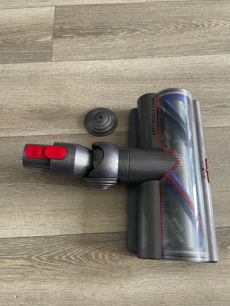 Dyson V15 Detect Digital Motorbar Cleaner Head Only (Broken side wheel) - see photos 