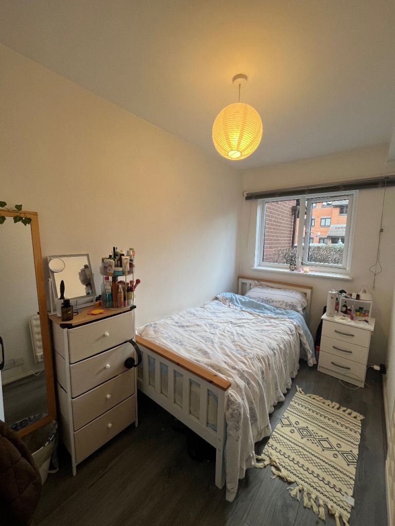 Single Room Available- Bow Church (zone 2) | £800 pcm | Female Flatshare
