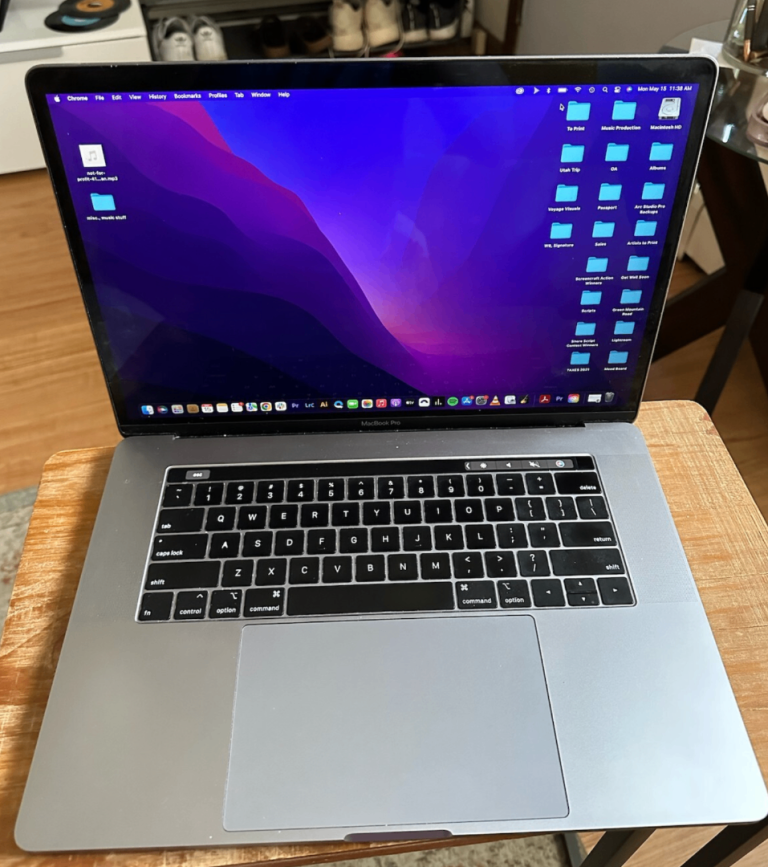 MacBook Pro 15” i9 UHD Graphics 630 1536 MB 32GB 1TB SSD